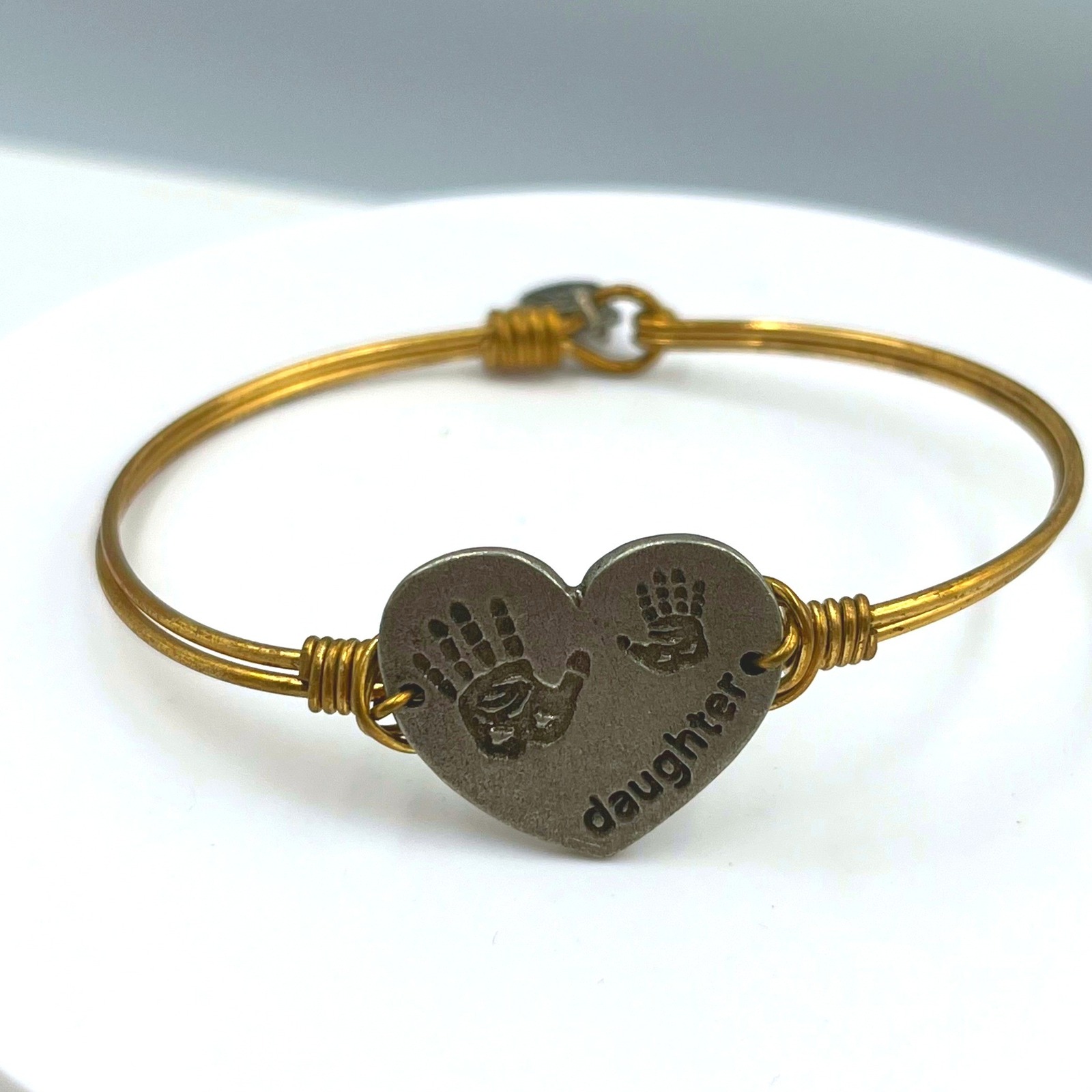 Vintage Luca Danni Gold Tone Heart Daughter Stackable Bangle Bracelet 20$